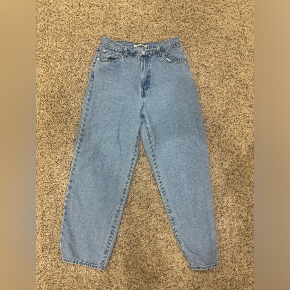 Balloon Leg Levi’s Midwash Jeans. Size 29.